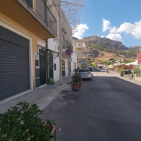 B&B Una Terrazza Sul Golfo Di Sferracavallo Exterior foto