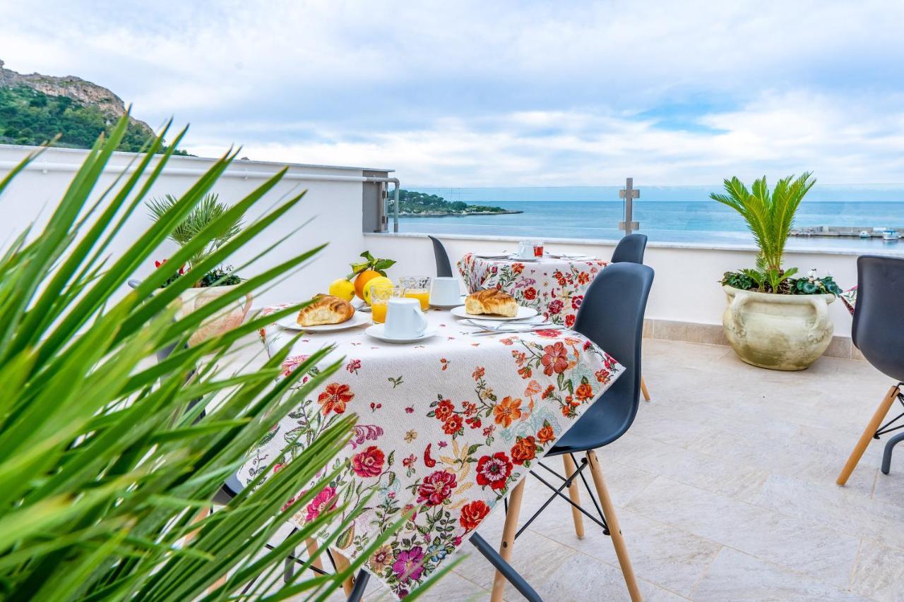 B&B Una Terrazza Sul Golfo Di Sferracavallo Exterior foto