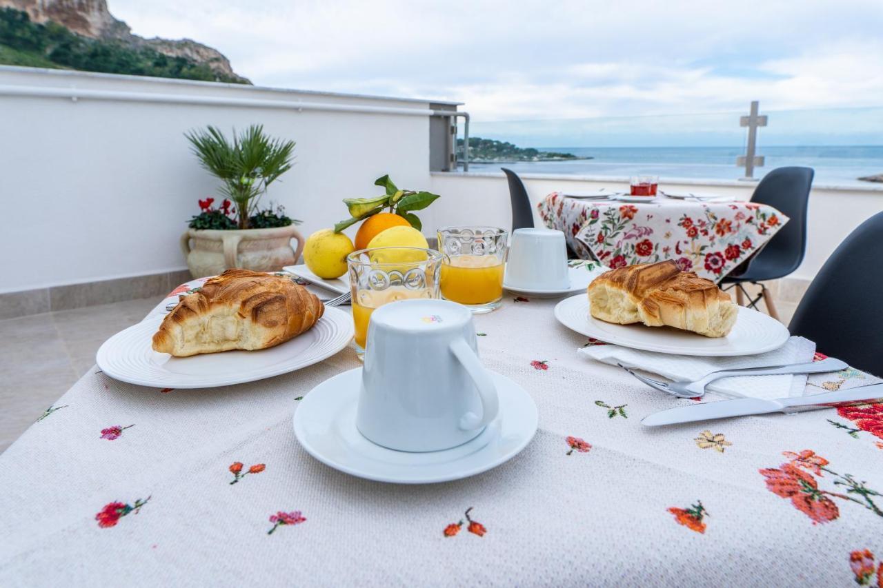 B&B Una Terrazza Sul Golfo Di Sferracavallo Exterior foto
