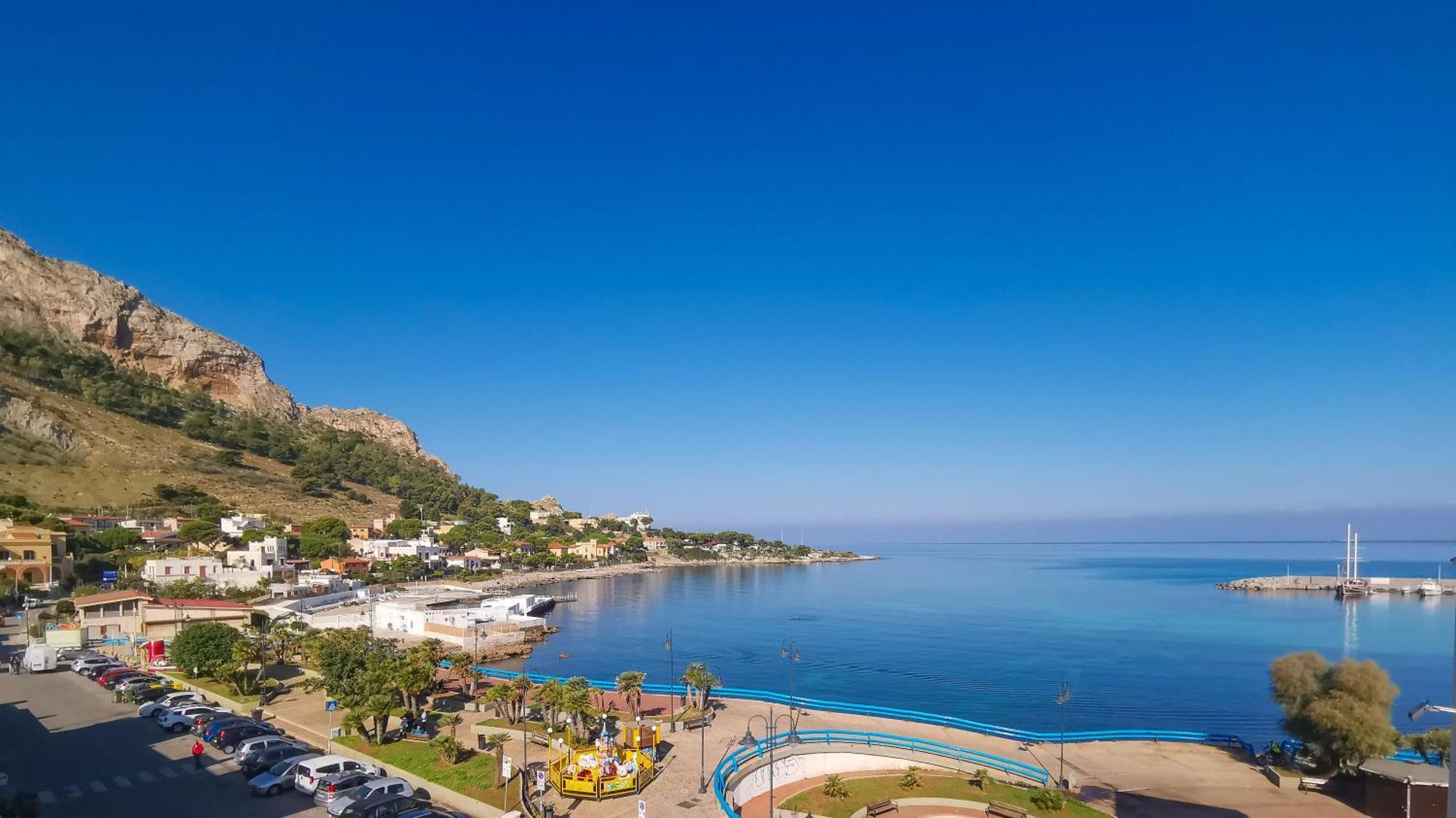 B&B Una Terrazza Sul Golfo Di Sferracavallo Exterior foto